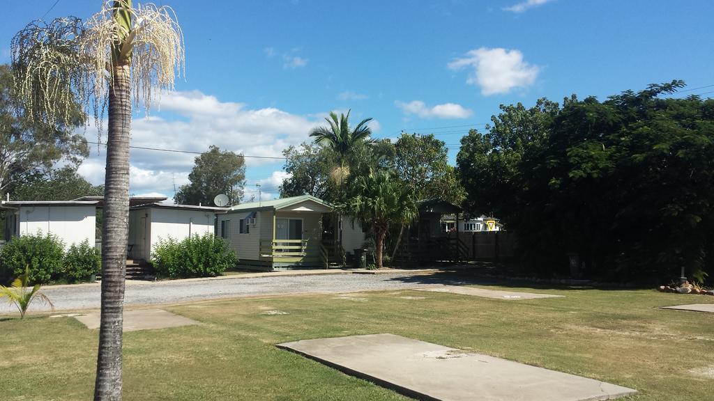 Bushchooks Travellers Village Bororen Экстерьер фото
